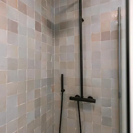 Huswell - Elegant In Center Apartment *